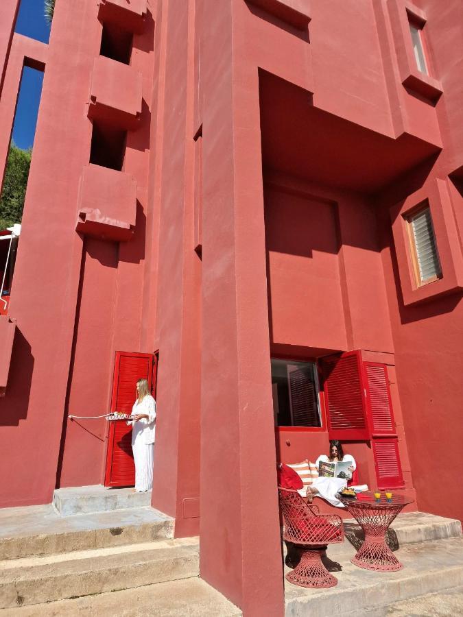 La Muralla Roja Calpe Luaran gambar
