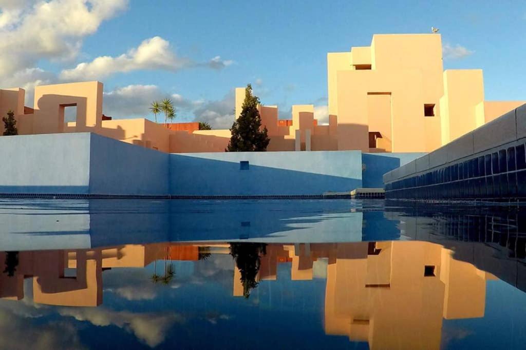 La Muralla Roja Calpe Luaran gambar