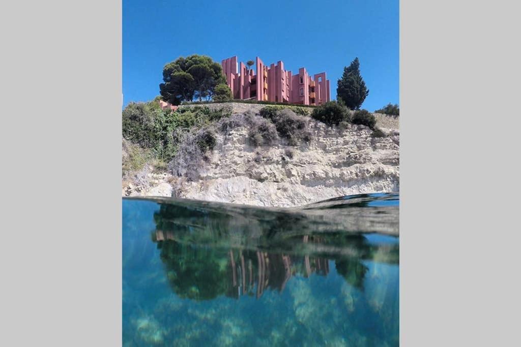 La Muralla Roja Calpe Luaran gambar